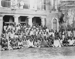 Large Group photo of DD and others in front of columned building